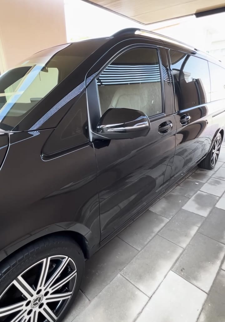 Mercedes-Benz V250 paintwork after machine polishing and refinement